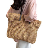 Cécile.- Woven bag